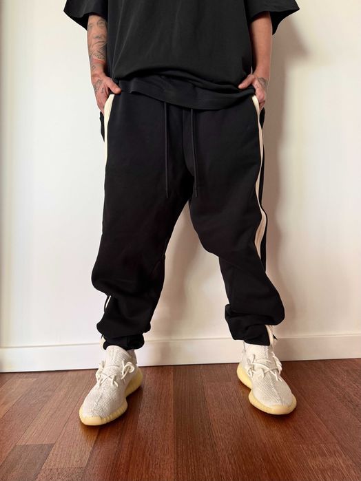 Pantaloni Adidas x Fear of God
L