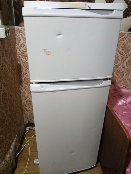 Продам холодильник двухкамерный