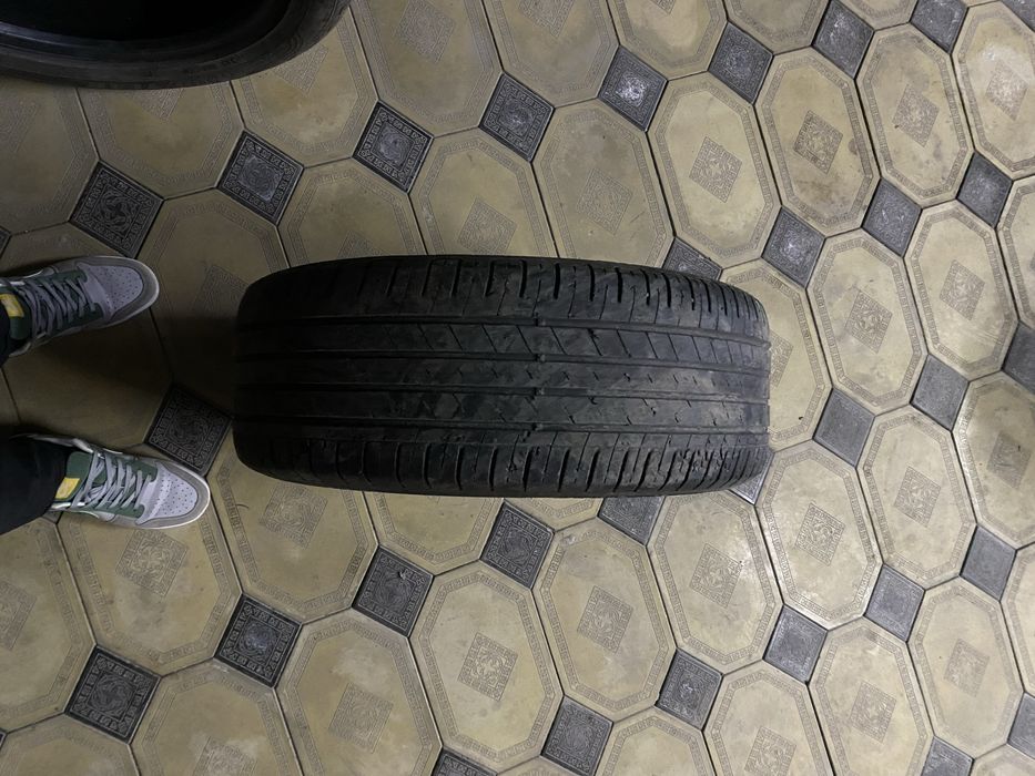 Шина для легковой машины