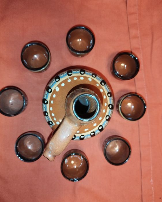 Глинено бардуче с осем чашки