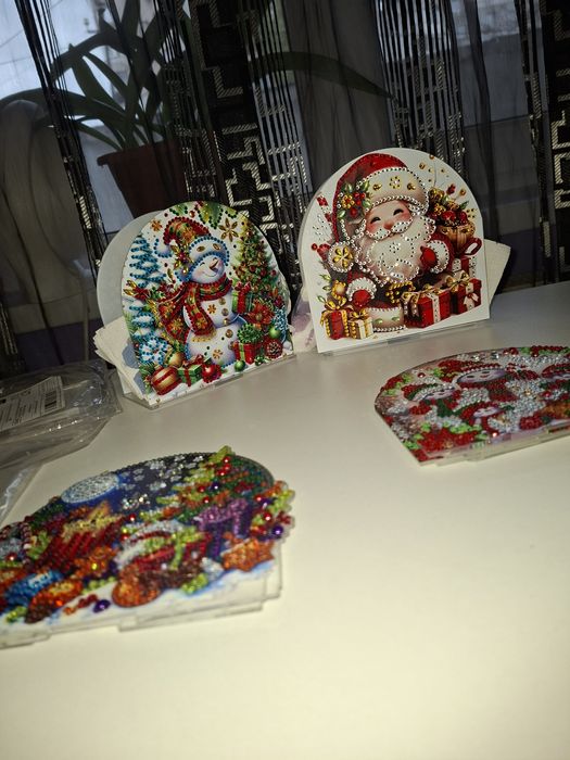 Suporturi sevetele decorate in cristale manual