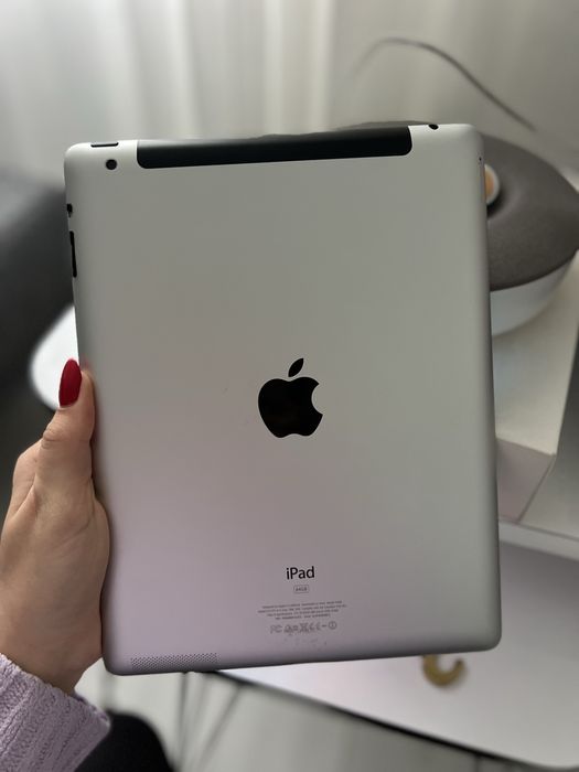 İpad 2 64gb 3g с зарядно Philiphs и тон колона