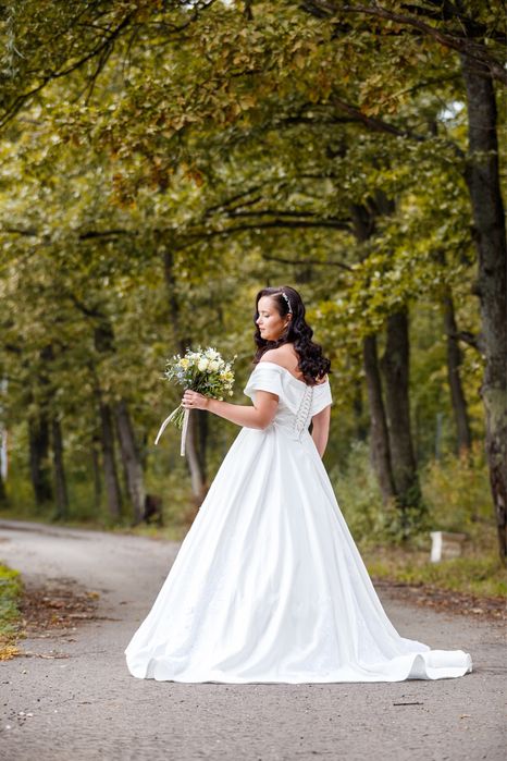 Vând rochie de mireasa cu corset