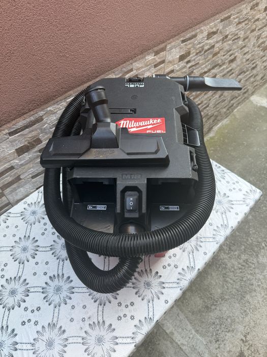 Акумулаторна прахосмукачка MILWAUKEE M18 F2VC23L-0