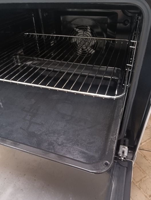 Свободно стояща печка с керамичен плот Voss 2 години Гаранция!