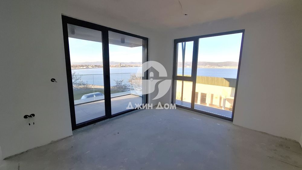 Продава се Двустаен апартамент в Несебър - 81 кв.м за 2783 €/кв.м - Снимка #2