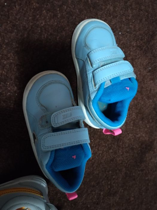 Adidași Nike Nr 22