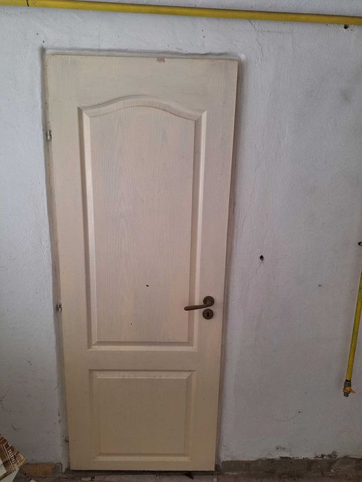 vand 2 usi imterior stare  buna