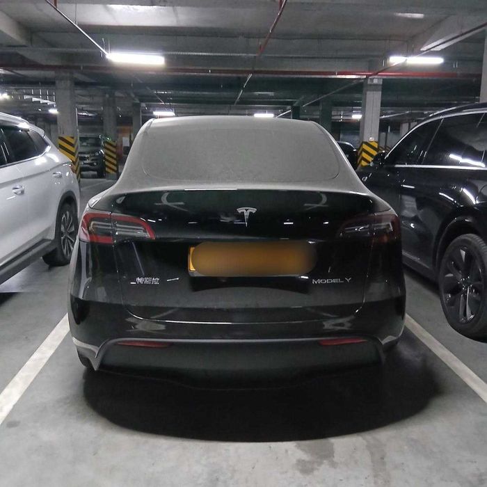 Tesla Model Y 2023 — 3