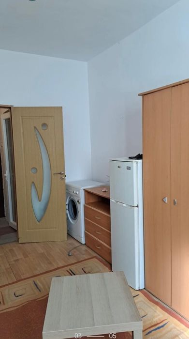 Închiriez pe termen lung ( inclusiv vara) garsonieră la parter