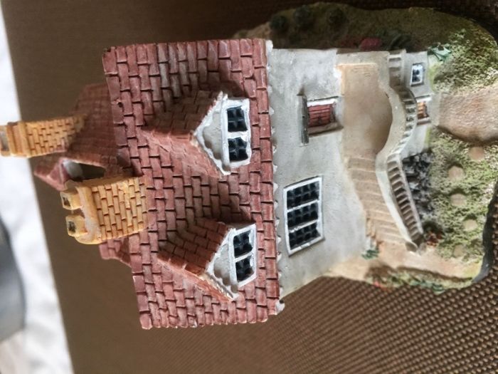 Продавам красива ръчно изработена къща -касичка