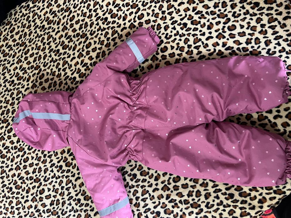 Продам зимний комбинезон для девочки