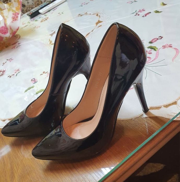 Vând panrofi cu toc cui