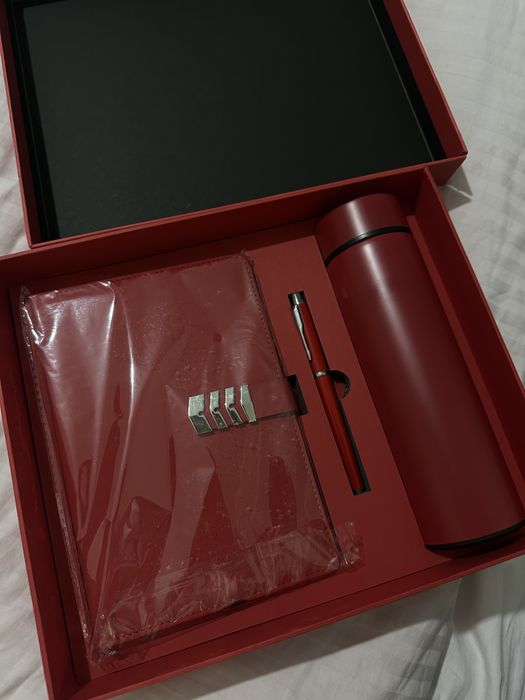 Подарочный набор (термос, ручка, блокнот)