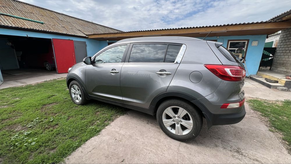Машина Kia Sportage 2,4л