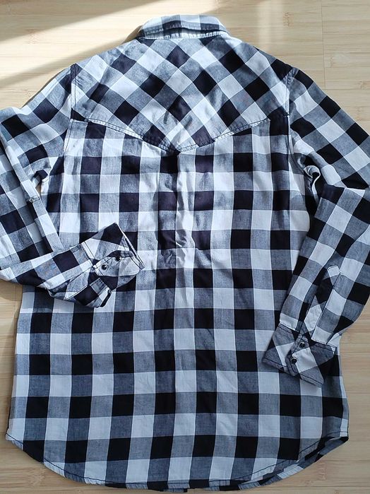 Две Дамски ризи в черно и бяло