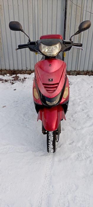 Продам скутер на ходу с документами.