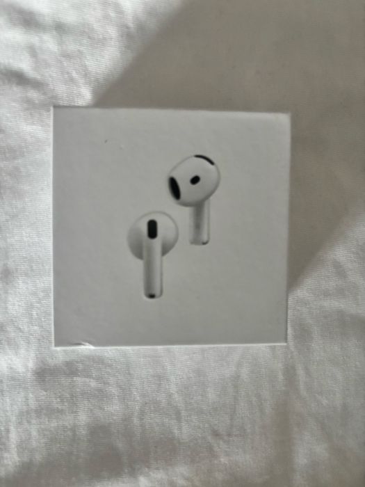 Apple AirPods 4 ANC