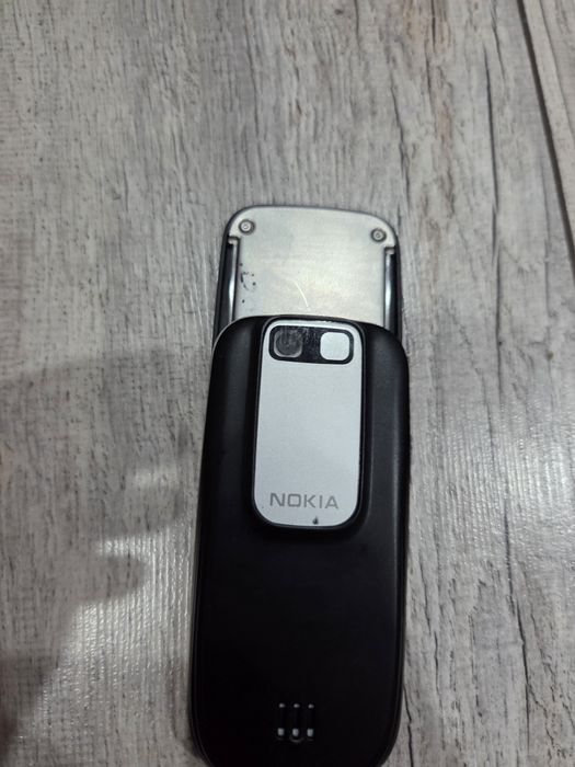 Продам Nokia 2680 не включается