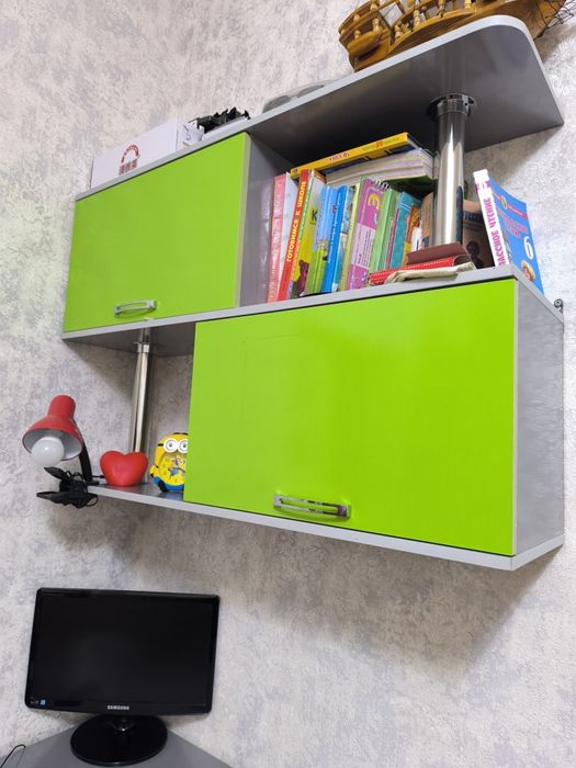 Письменный стол, книжный шкаф