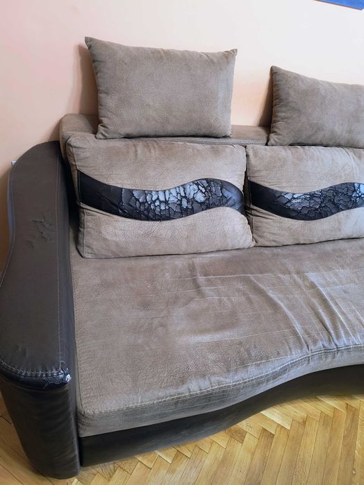 Ъглов диван ,подходящ за хол