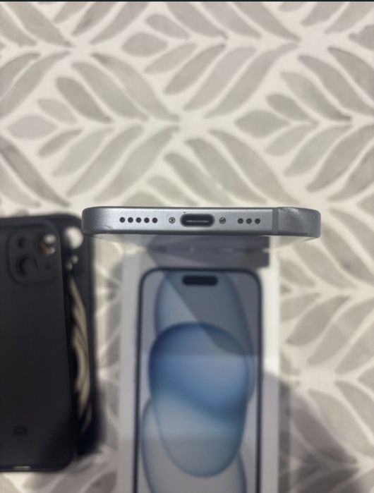 IPhone 15 white 128gb