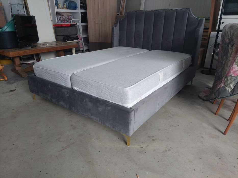 Pat dormitor model Italia cu saltele incluse pretul este negociabil