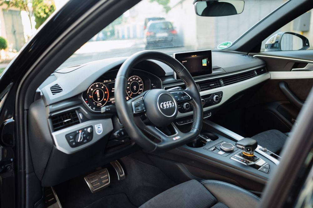 Vând Audi A4 S Line
