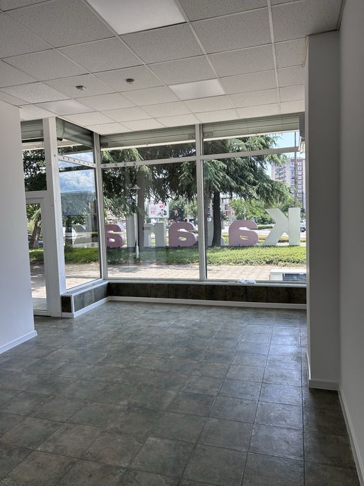 Дава се под наем Магазин в Казанлък - 60 кв.м за 612 € - Снимка #12