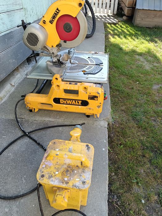 Vând circular dewald sau schimb cu mașina de șlefuit Mirka.