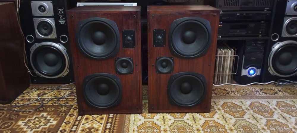 Продаю колонки Peerless 1120