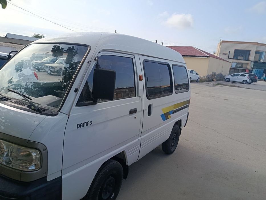 Damas sotiladi benzinda yurip turgan mashina