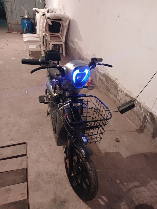 Скутер ск8 почти новый.