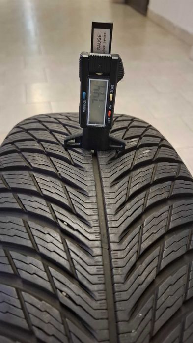 Зимна гума Michelin 235 60 17