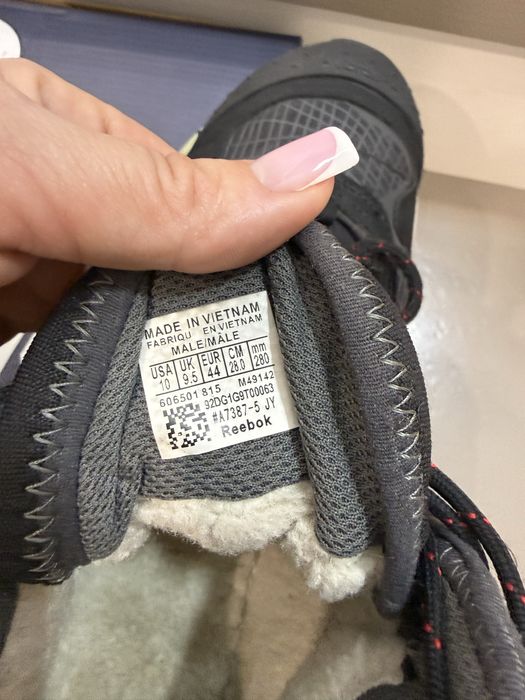 Продам демисезонние кроссовки Reebok