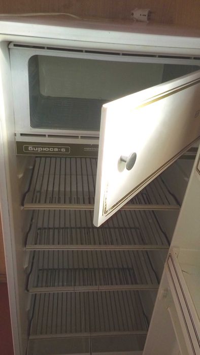 Продам  рабочий холодильник .