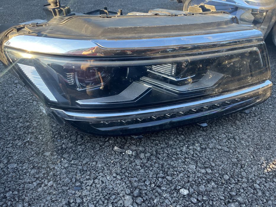 1 брой ляв и 2 броя десен фар VW Tiguan 2016-