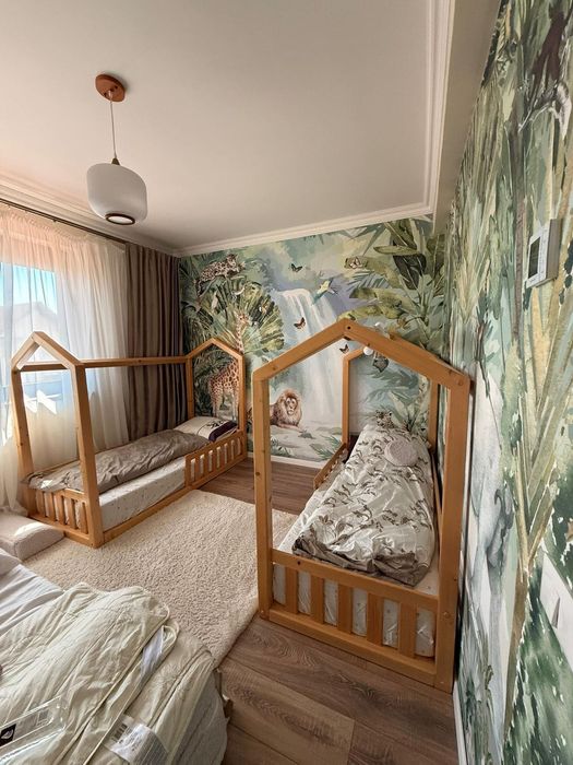 Pătuț Montessori tip căsuță din lemn – stare impecabilă