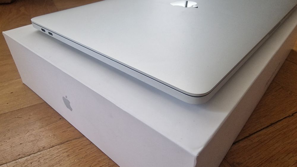 Macbook Pro 13 A2251 2020 i5 2.0ghz 16/512