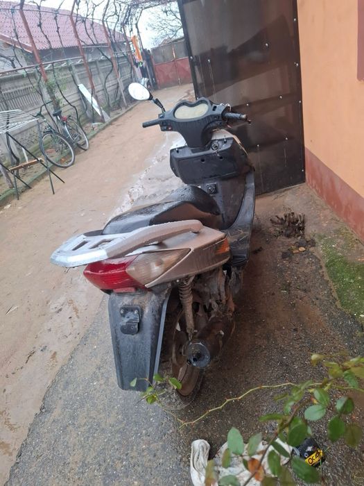Scuter 125 este adus din germania