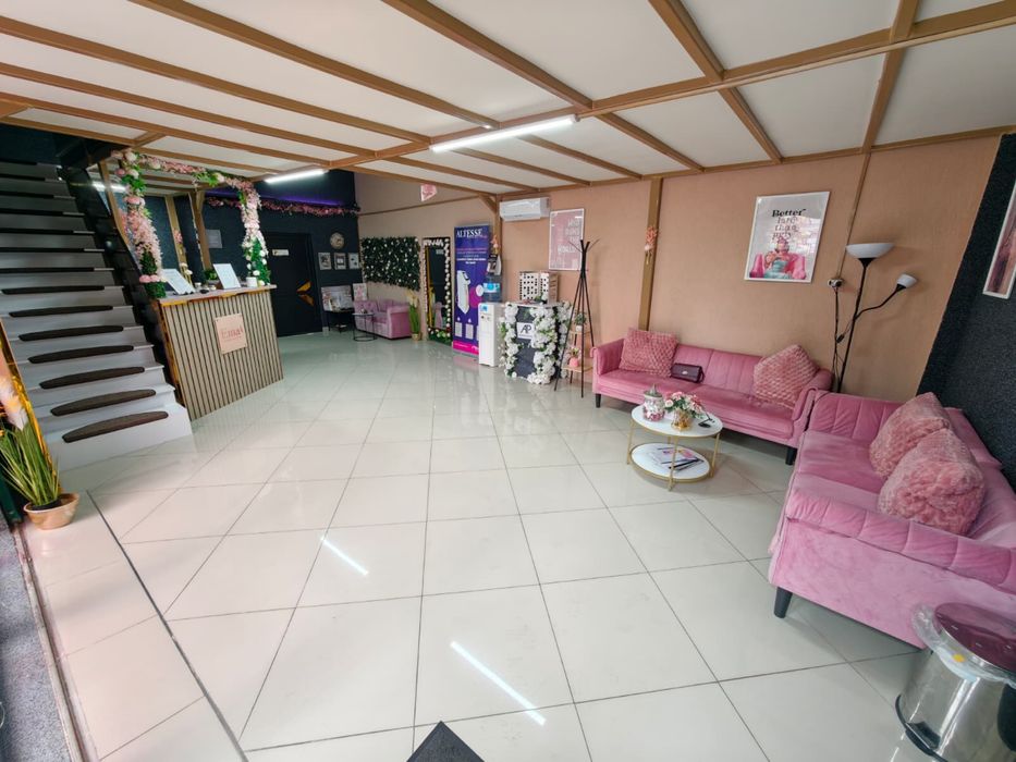 Inchiriez camera spatiu locati unghii gene tatuaj salon sector 3 masaj