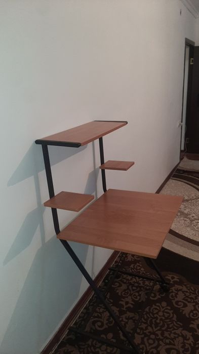 Стол компьютерный лёгкий