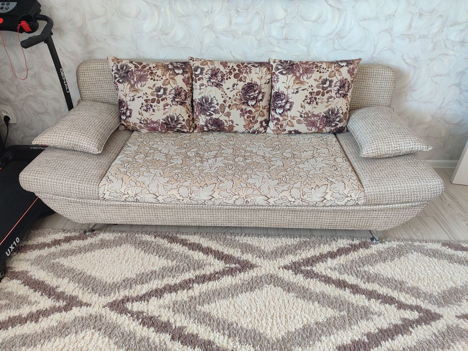 Срочно продам диван