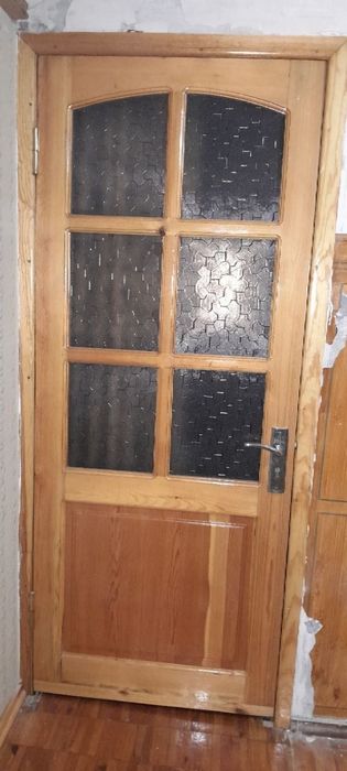 Продается деревянные двери б/у