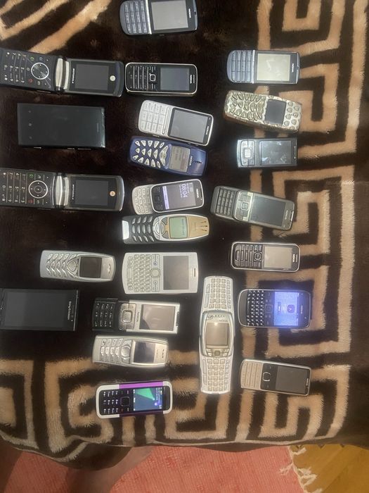 35 telefoane funtionale 80% motorola nu am incarcator nokia c3
