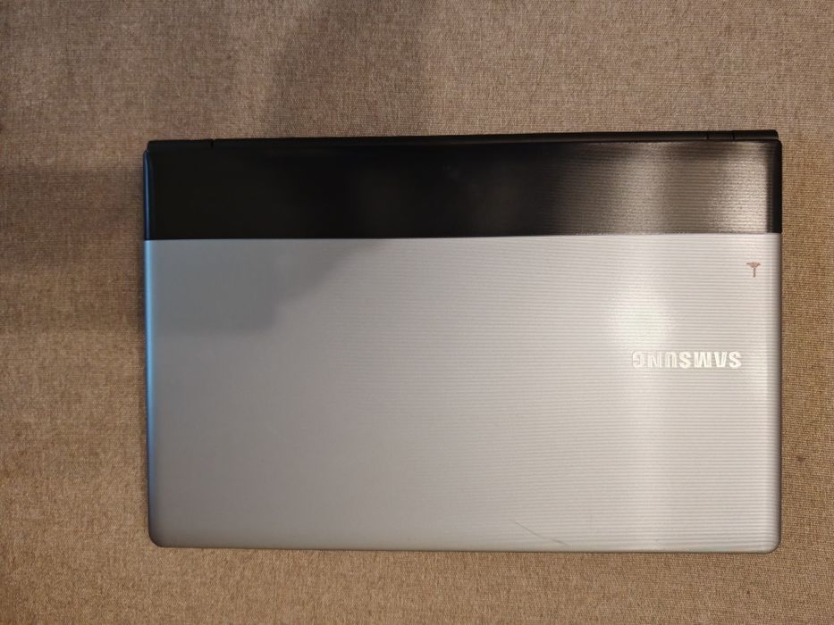 Лаптоп Samsung Np300e5c без хард диск - за ремонт или за части