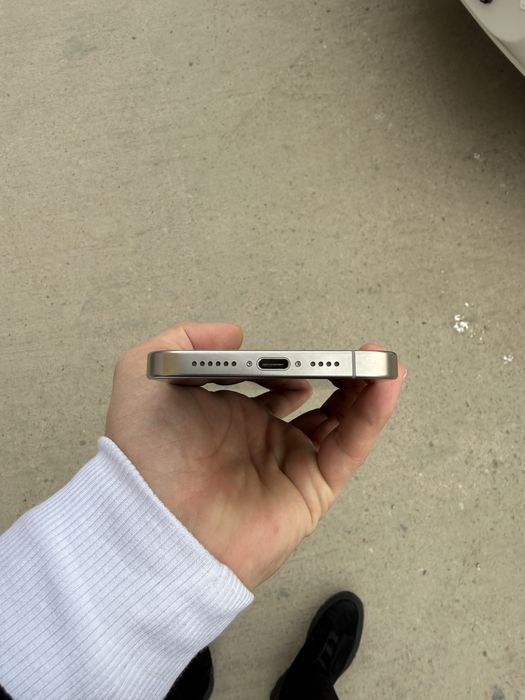 Iphone 15 Pro max 256 natural titan