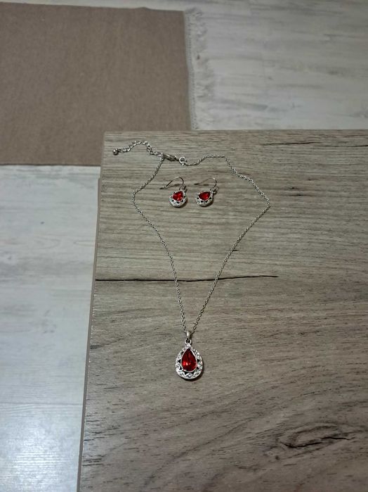 Посребрена Колие с обеци