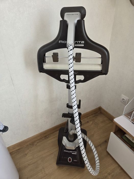 Вертикальный отпариватель Rowenta Master Valet Roll&Press (модель IS63