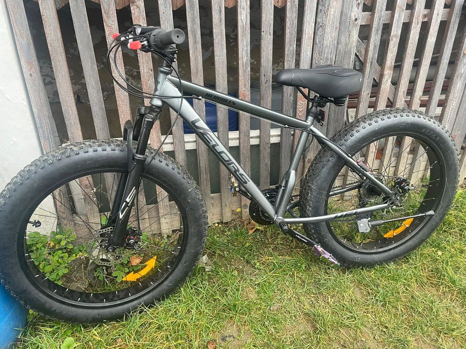Vind bicicleta fat bike cu roti de 26x4".Noua